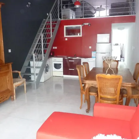 Au Cheval D'or Apartment *